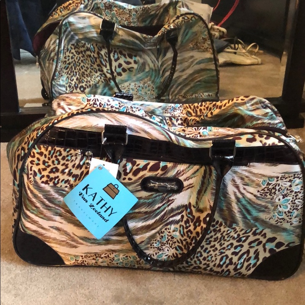 Luggage roller